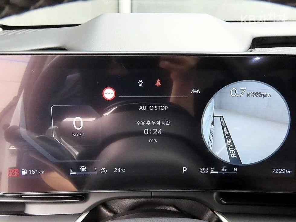 2024 Kia 4 photo