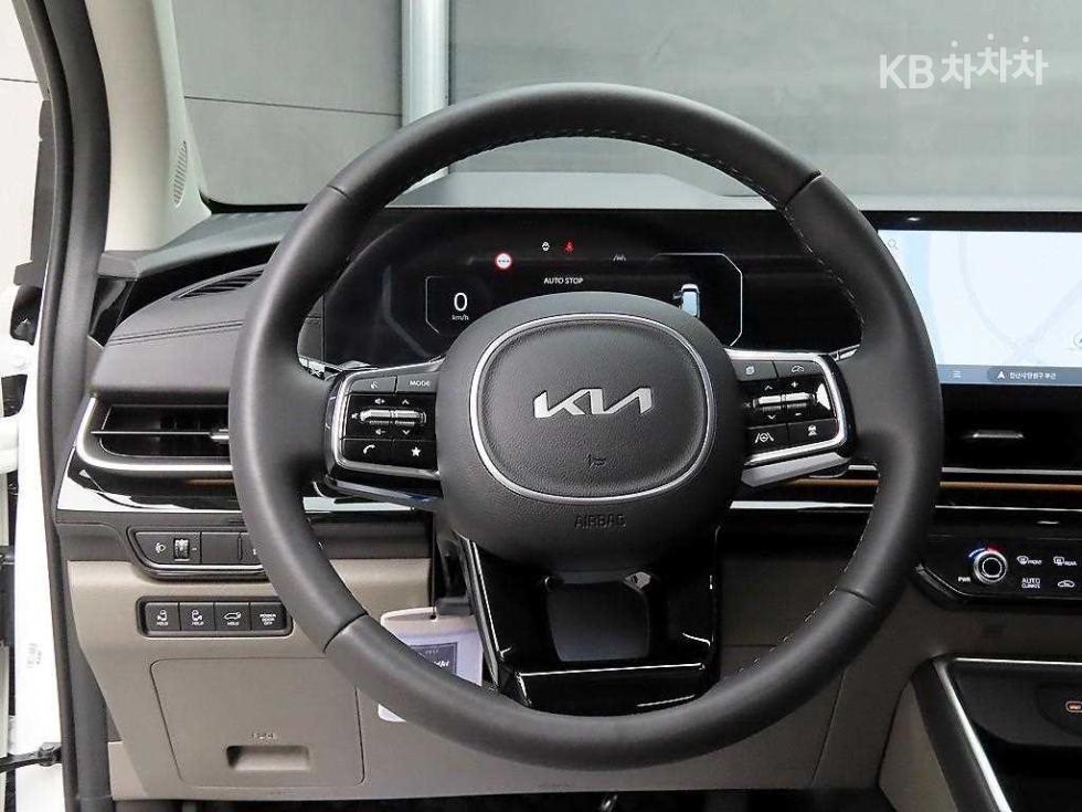 2024 Kia 4 photo