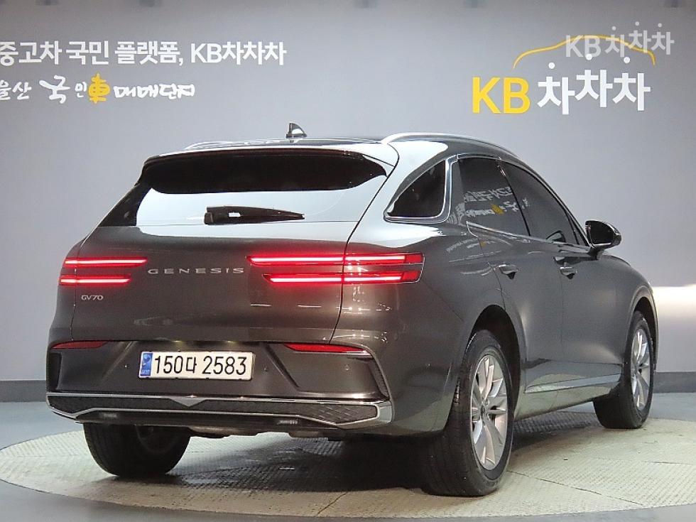 2024 Genesis GV70 photo