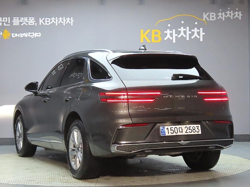 2024 Genesis GV70 photo