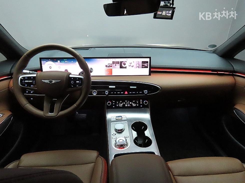 2024 Genesis GV70 photo