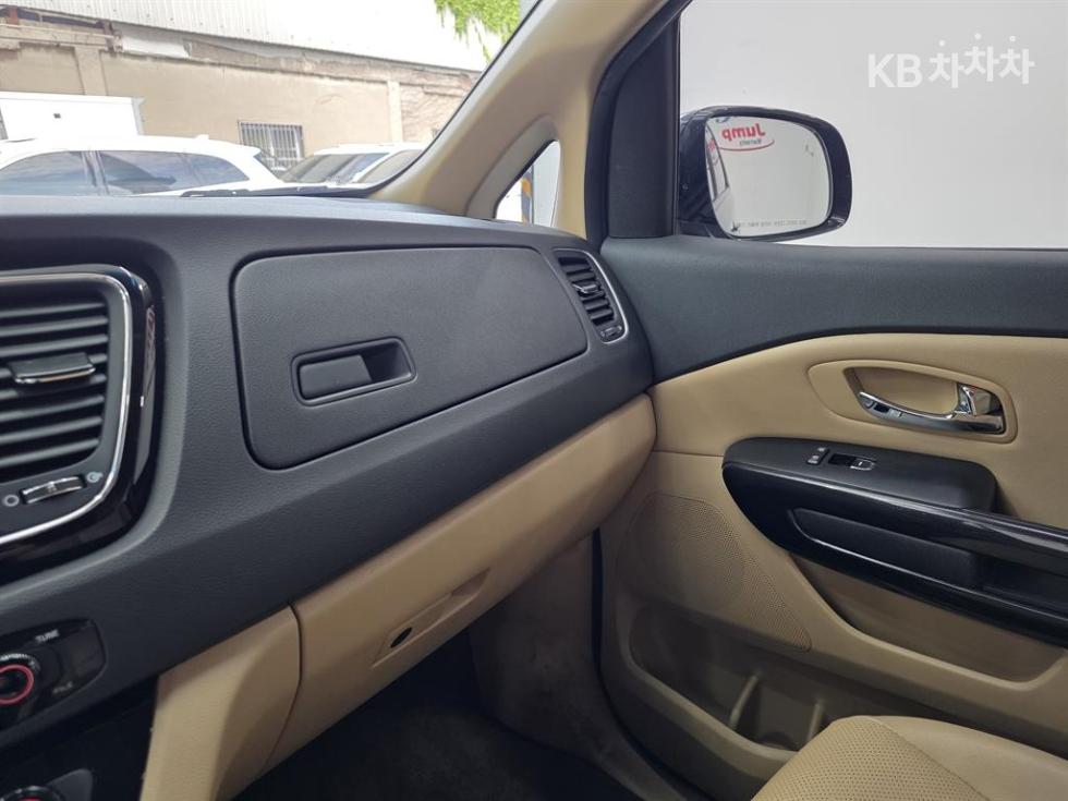 2018 - kia carnival
