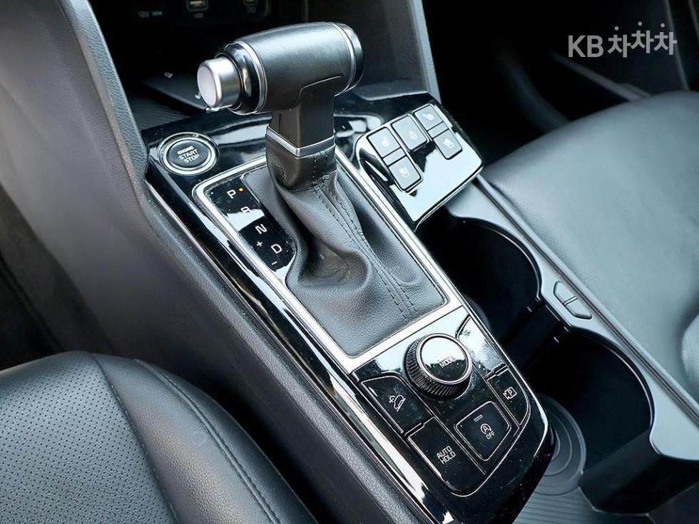 2023 - kia sportage