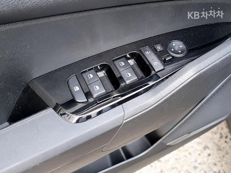 2023 - kia sportage