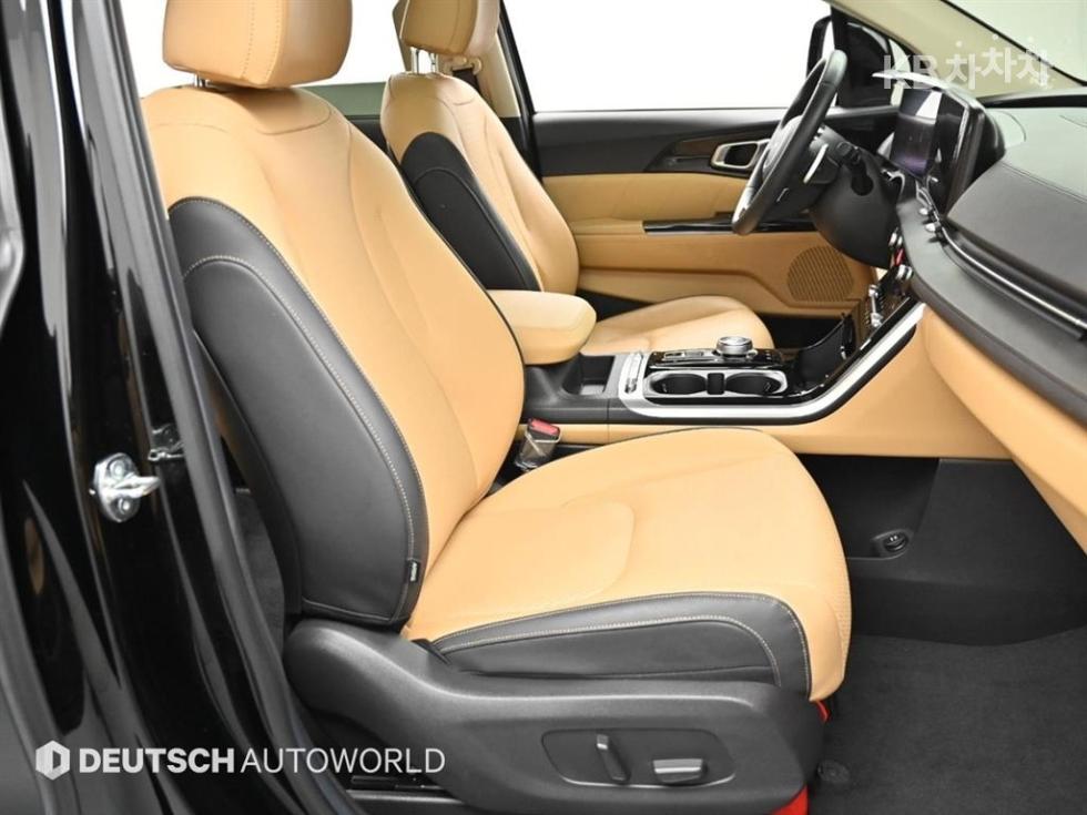 2023 - kia carnival