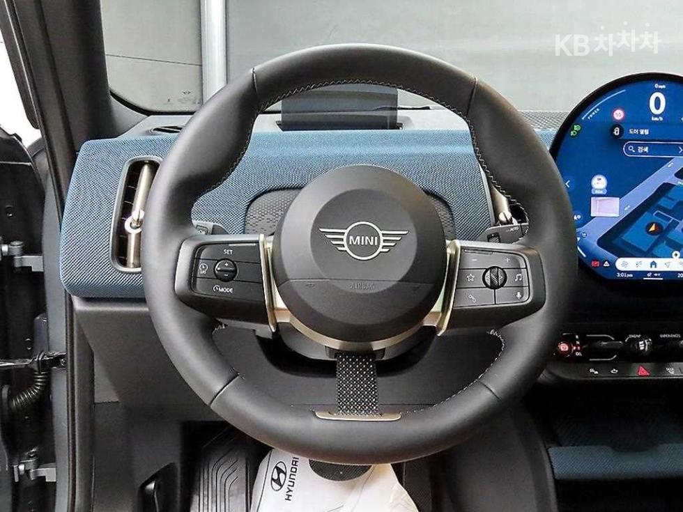 2024 MINI (U25] photo