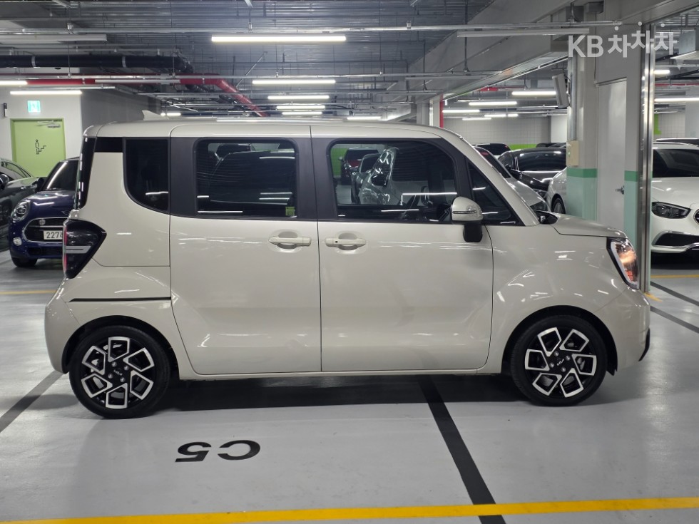 2023 - kia kia