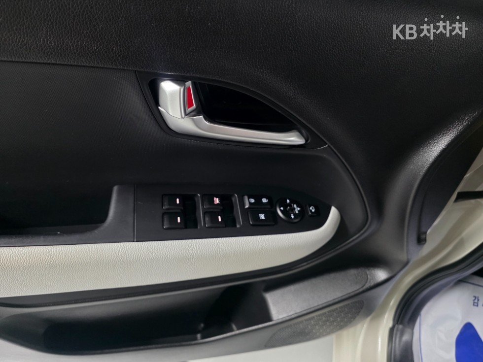 2023 - kia kia