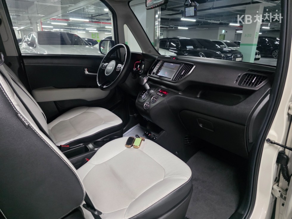 2023 - kia kia