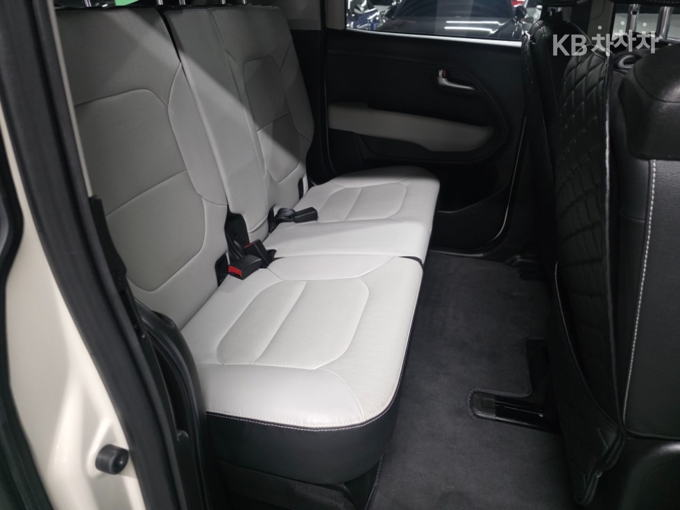2023 - kia kia
