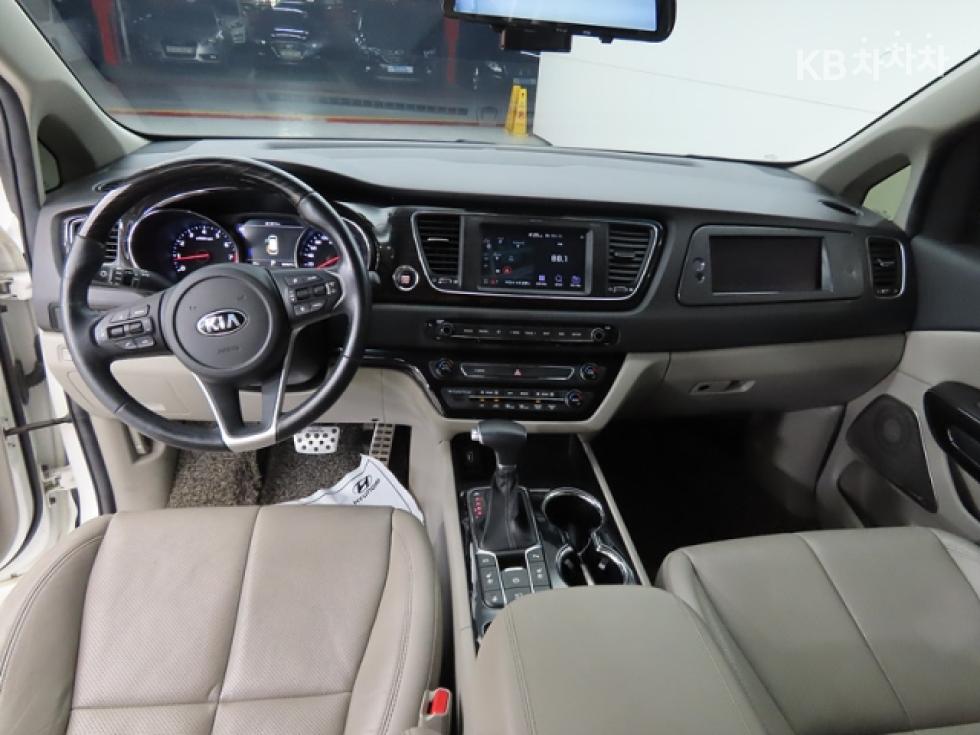 2020 - kia carnival