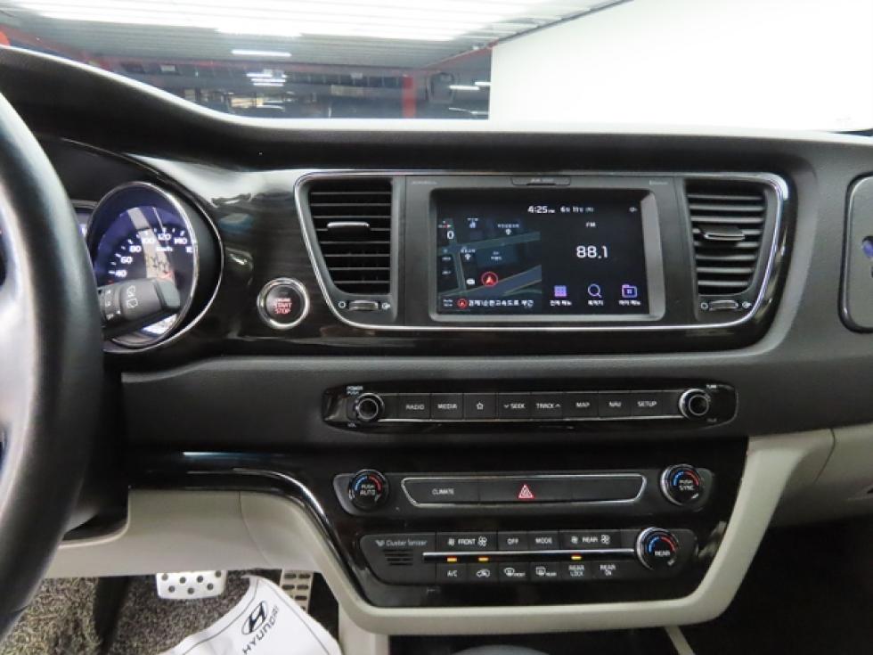 2020 - kia carnival