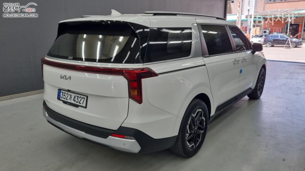 2025 - kia carnival