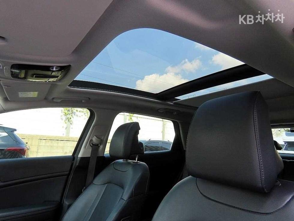 2022 - kia sportage