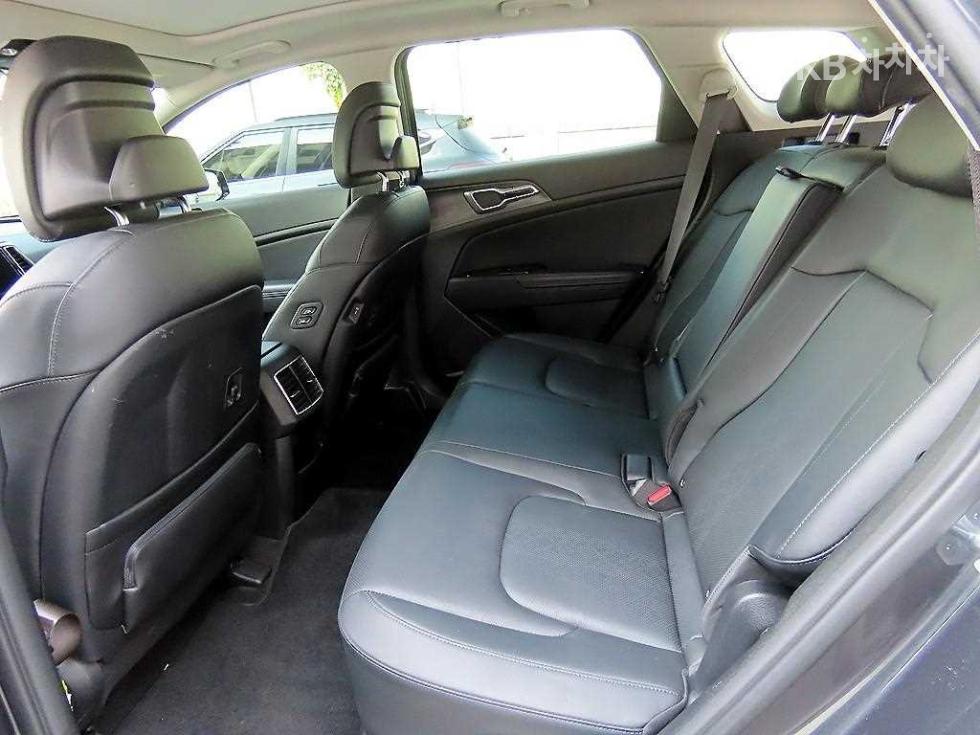 2022 - kia sportage