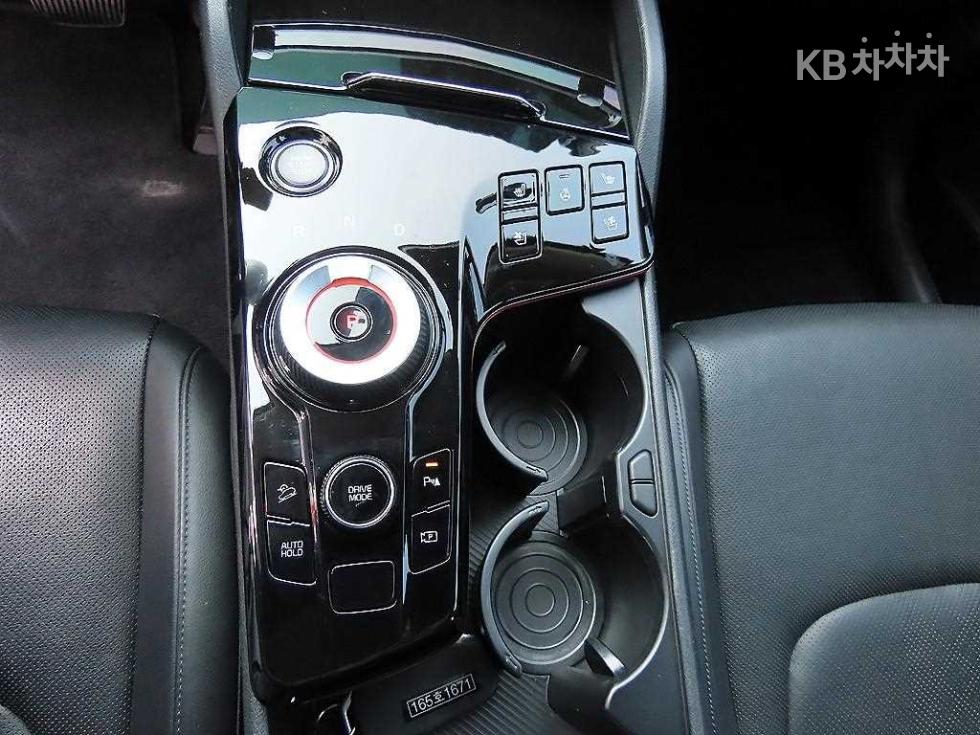 2022 - kia sportage