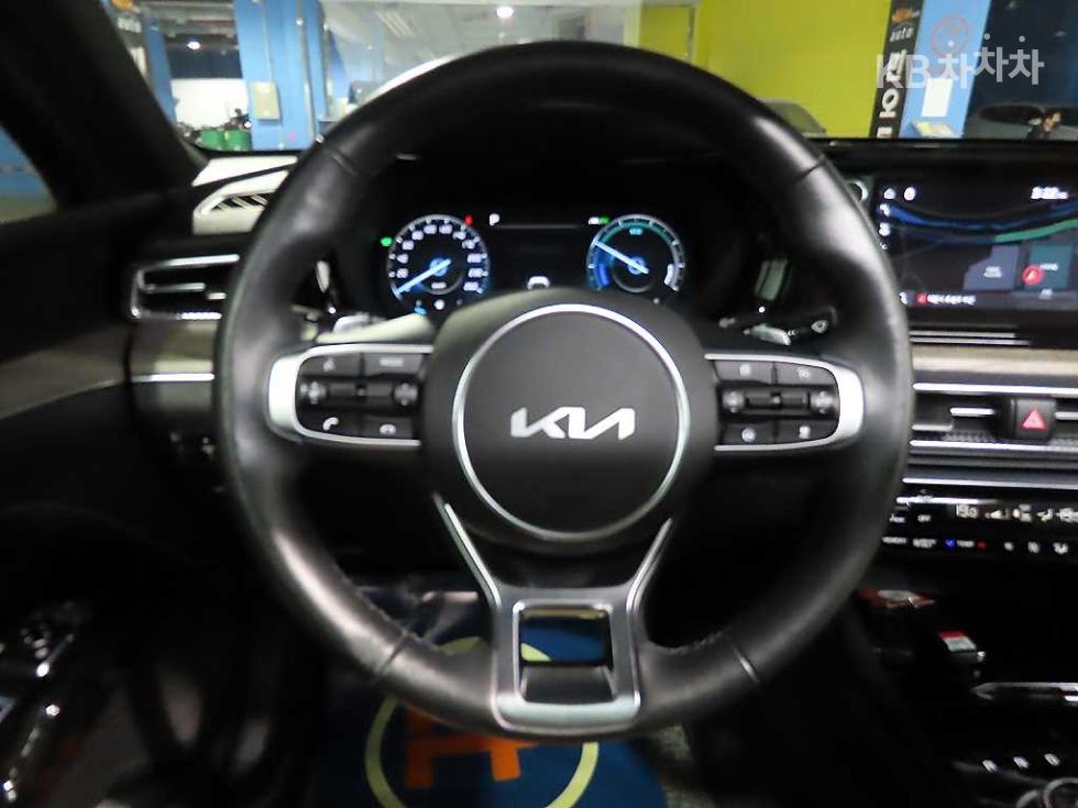 2022 - kia k5