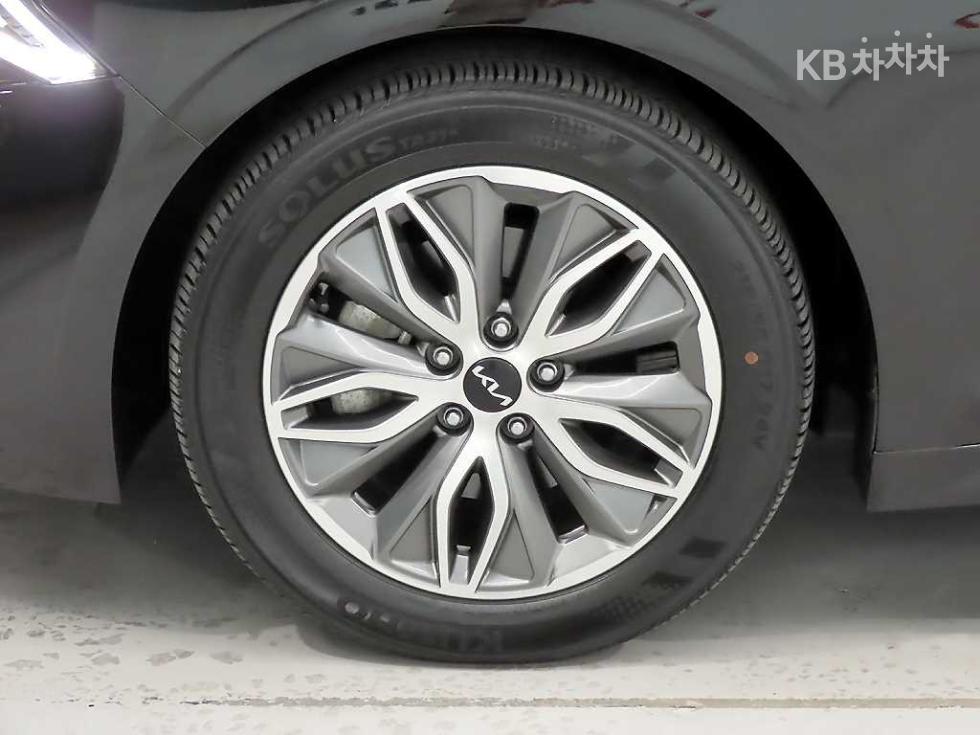 2022 - kia k5