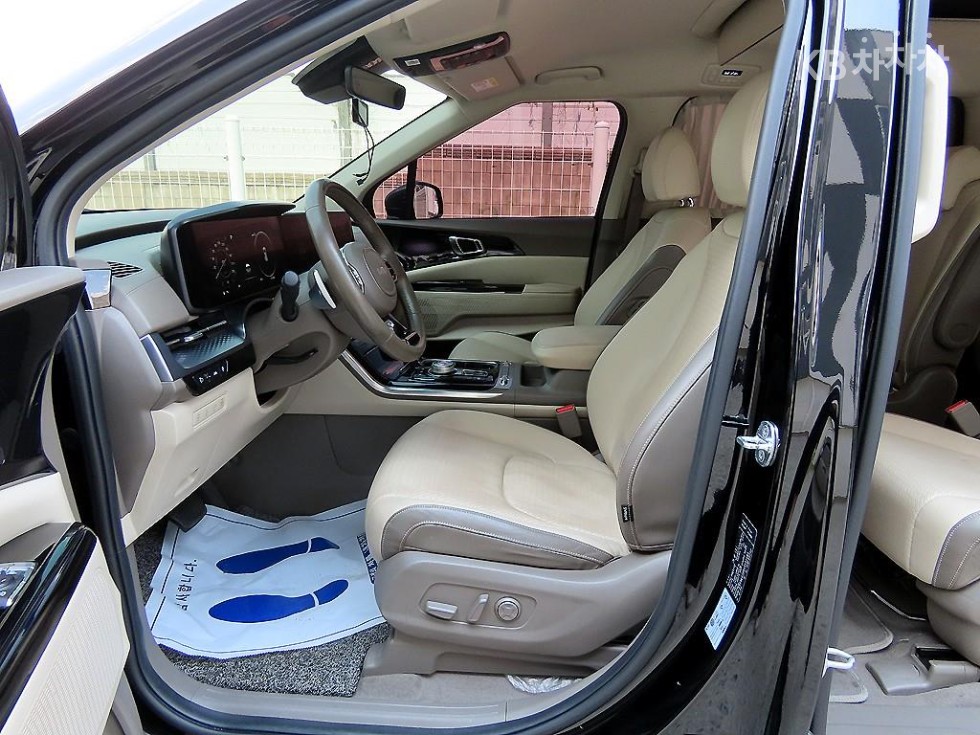 2022 - kia carnival