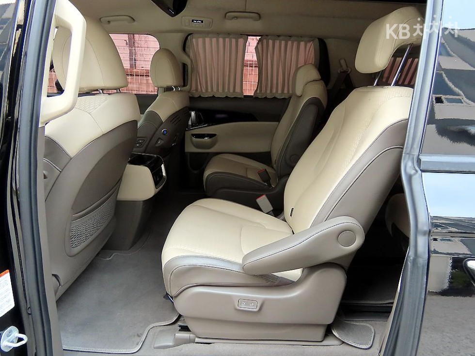 2022 - kia carnival