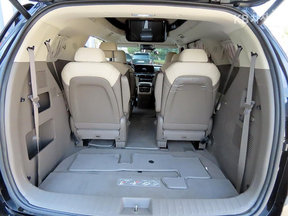 2022 - kia carnival