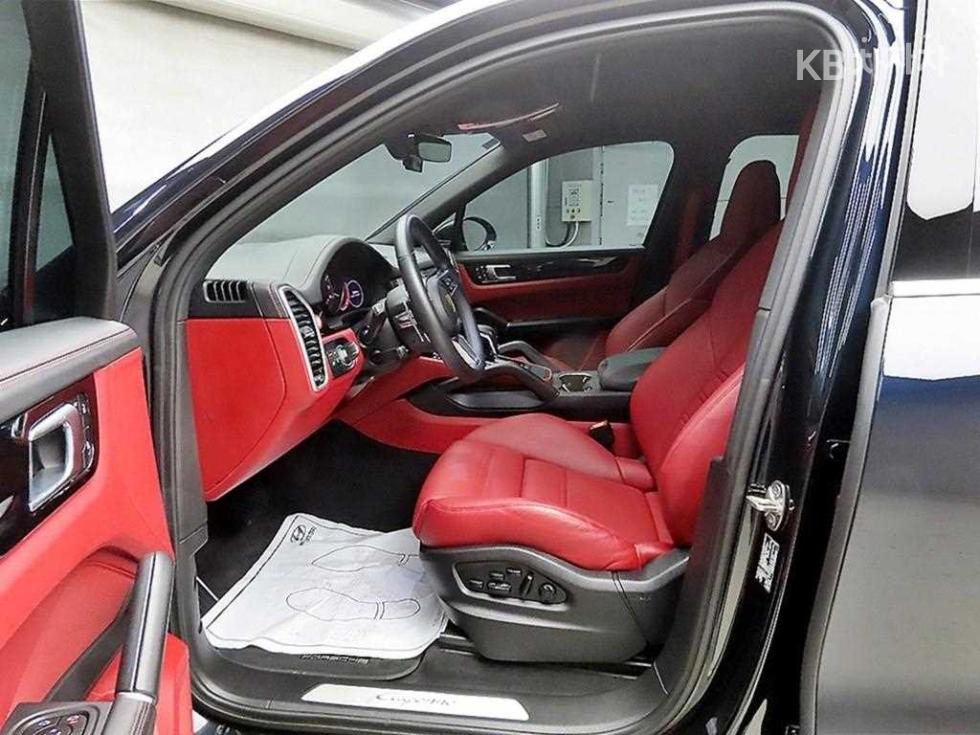 2023 Porsche (9Y0) photo