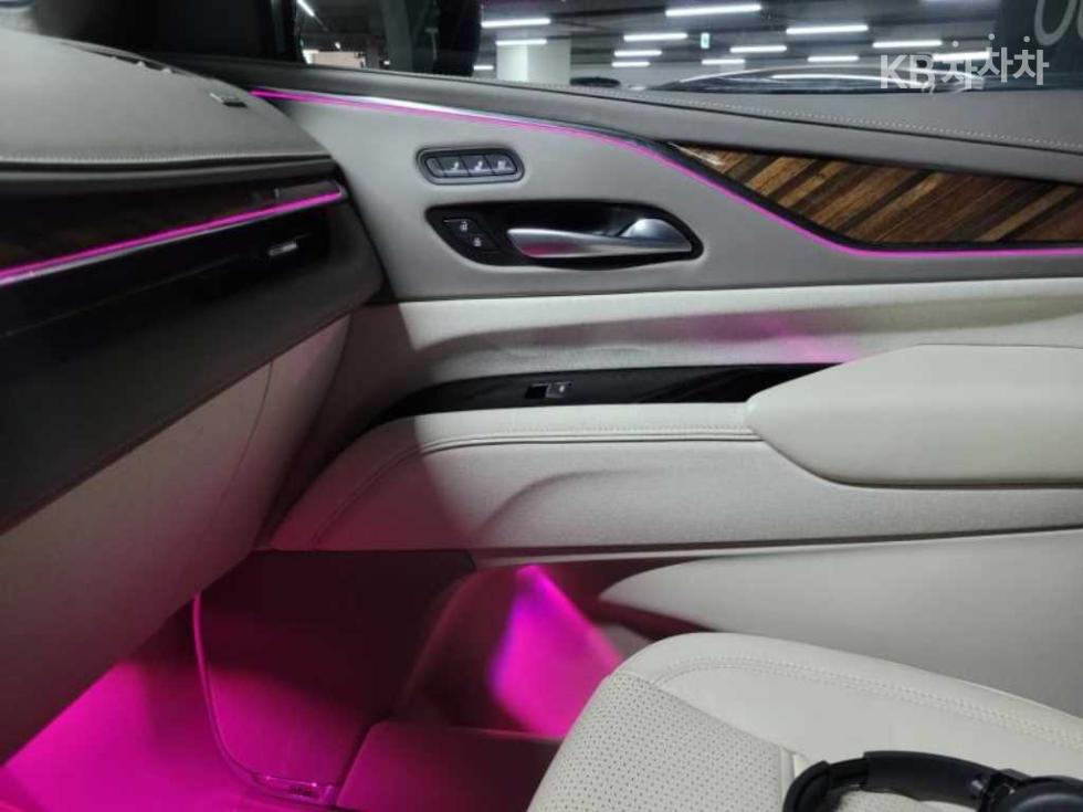Cadillac Escalade — miniaturë 10