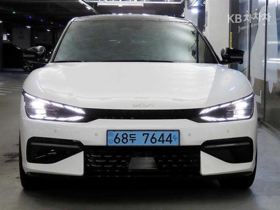 2022 - kia ev6