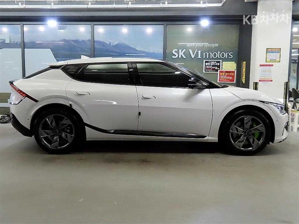 2022 - kia ev6