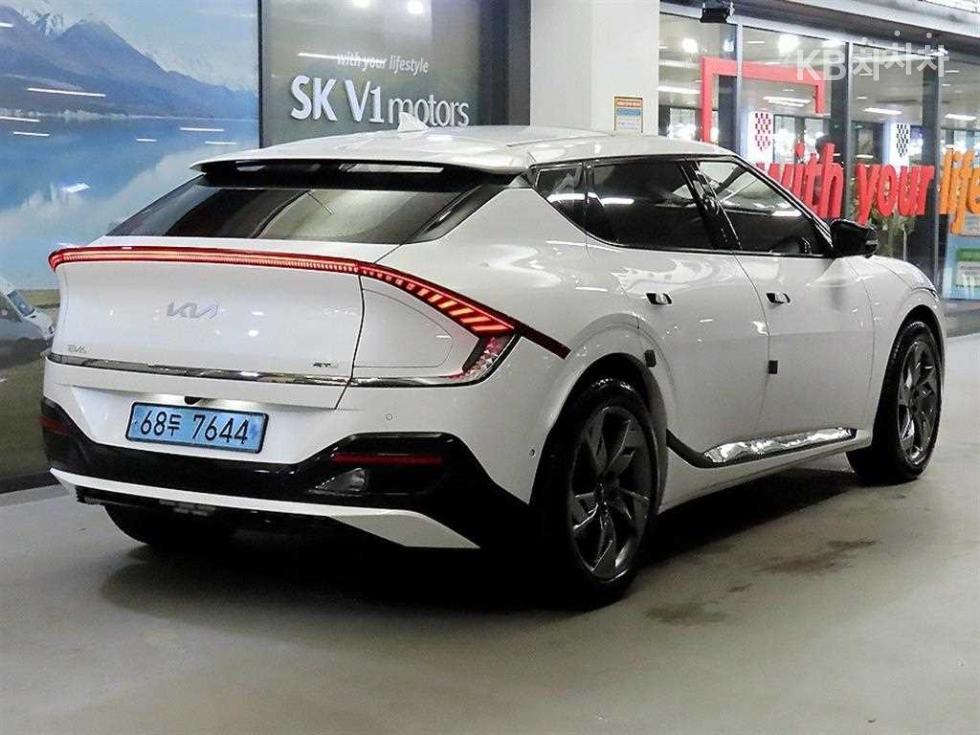 2022 - kia ev6