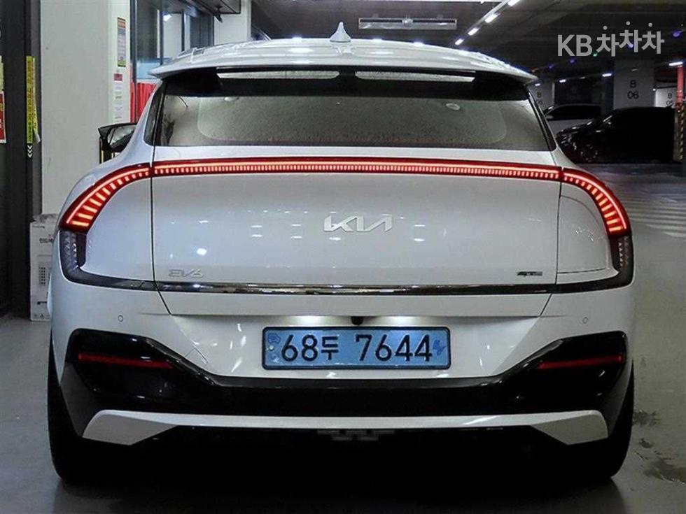 2022 - kia ev6