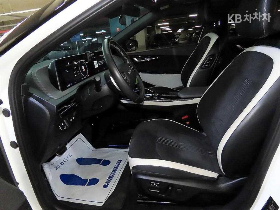 2022 - kia ev6