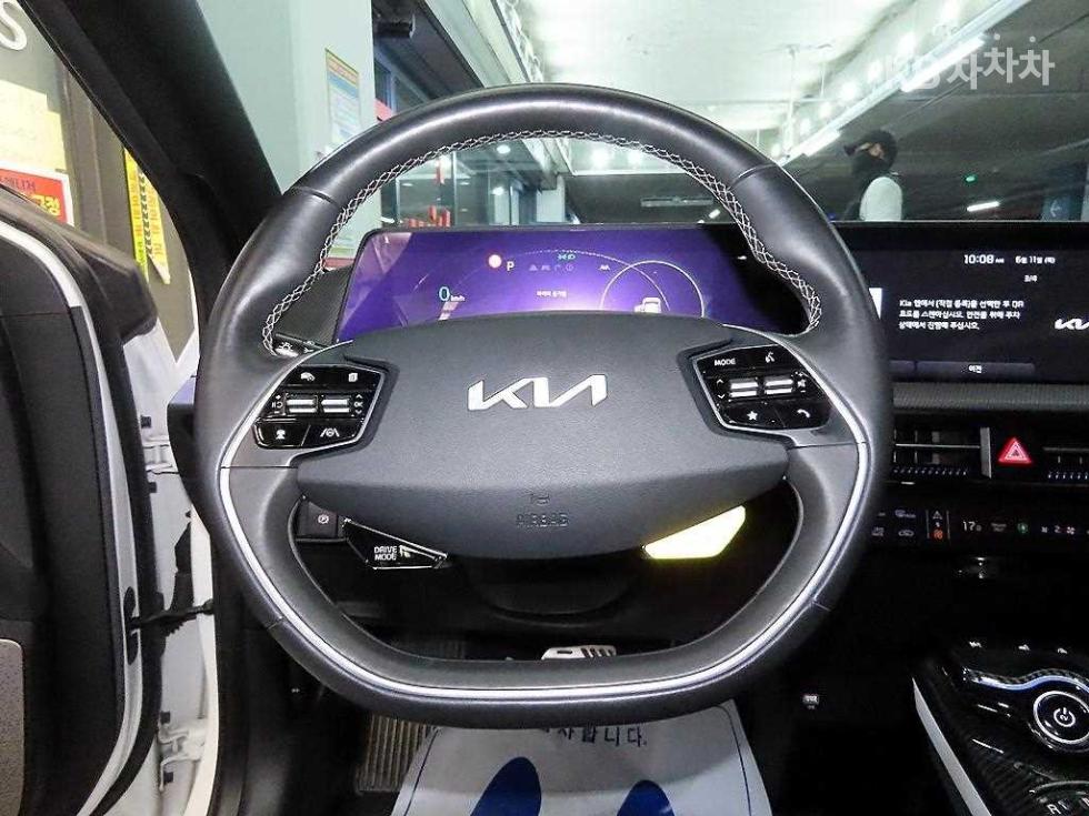 2022 - kia ev6