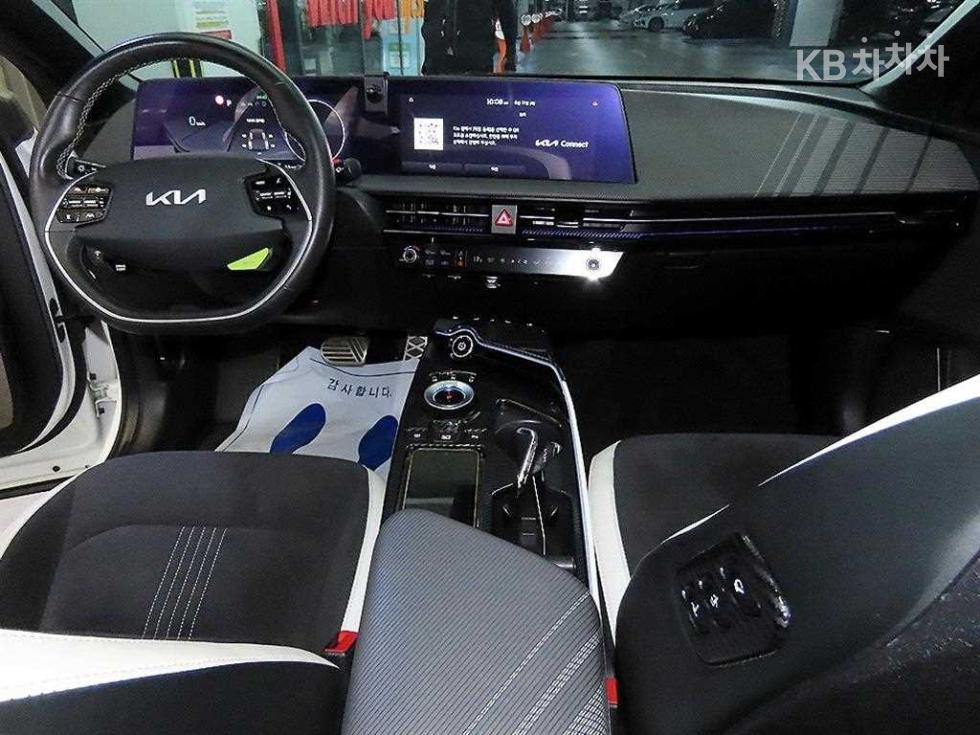 2022 - kia ev6