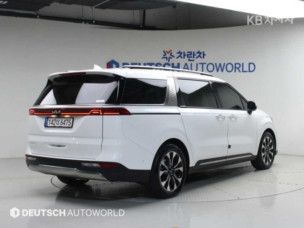 2023 - kia carnival