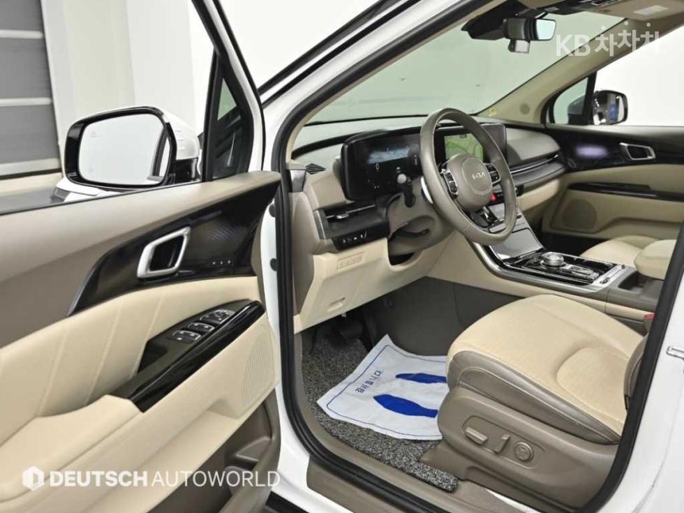 2023 - kia carnival