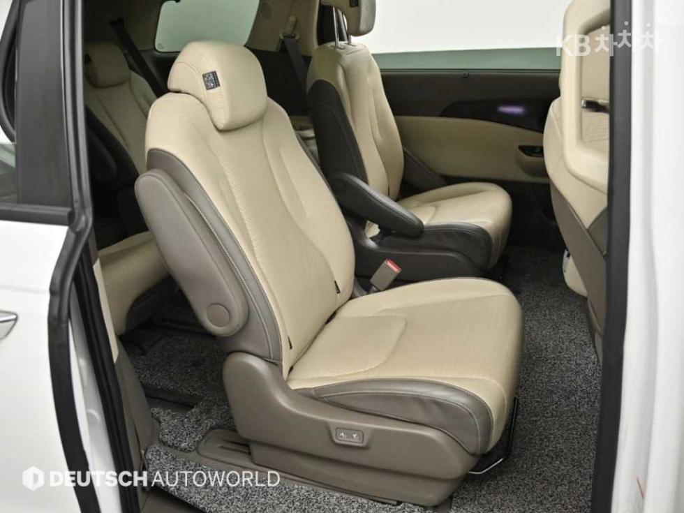 2023 - kia carnival