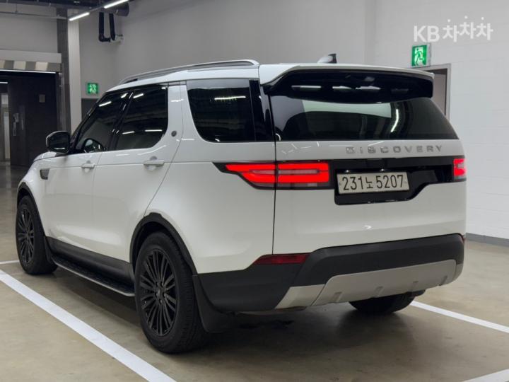 Land Rover Discovery 5 2018 photo 2