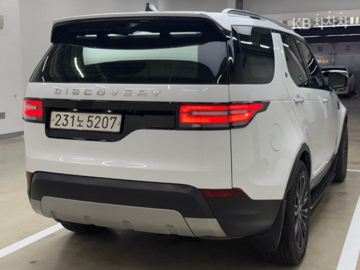 Land Rover Discovery 5 2018 photo 4