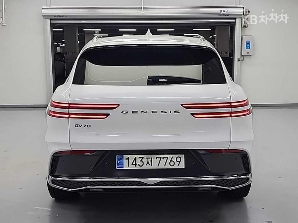 2024 Genesis GV70 photo
