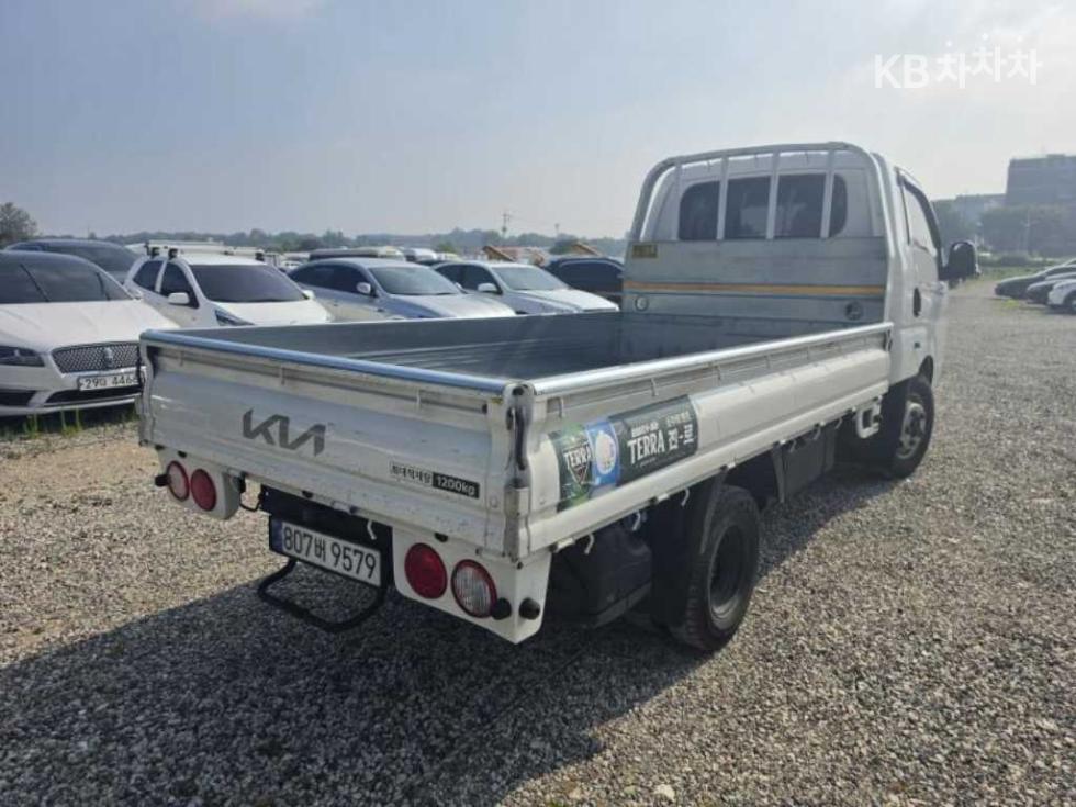 2022 - kia bongo iii