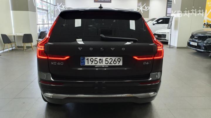 Volvo XC60 B6 Ultimate Bright — фото 4