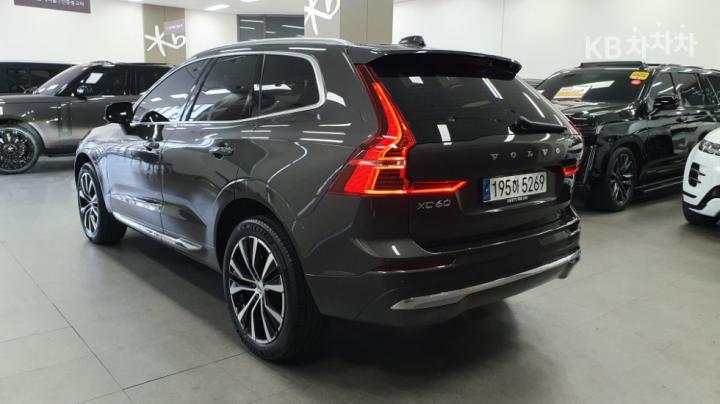 Volvo XC60 B6 Ultimate Bright — фото 5