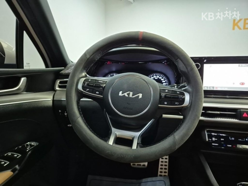 2022 - kia k5