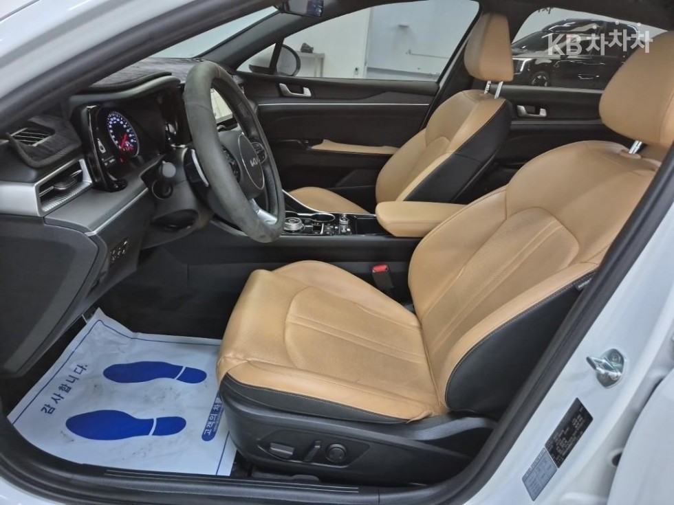 2022 - kia k5