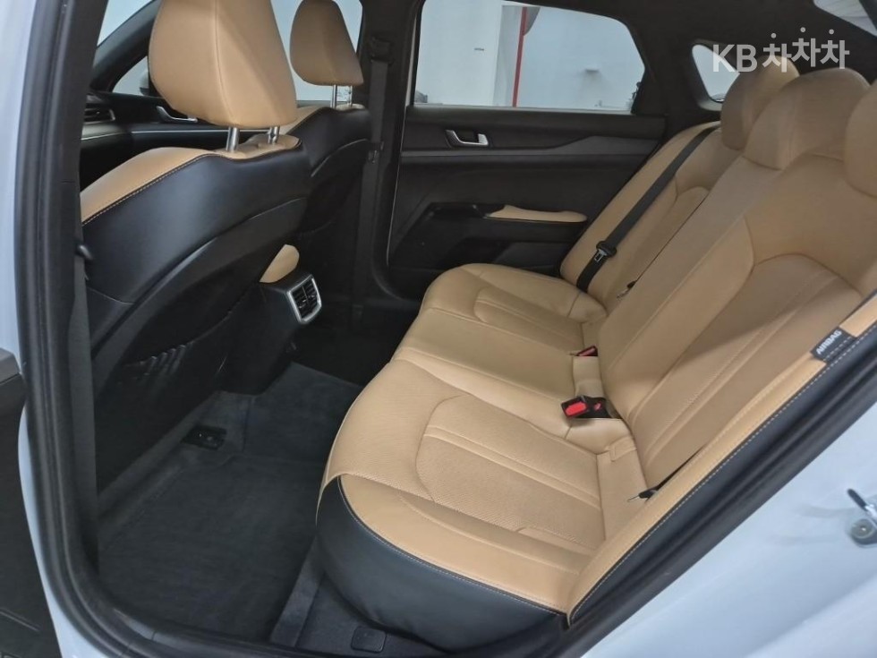 2022 - kia k5