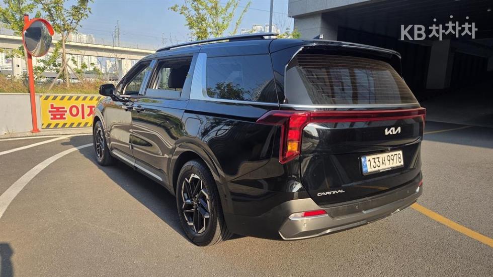 2024 - kia carnival