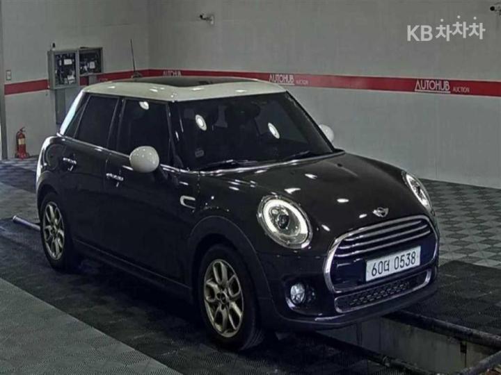 Mini Cooper 5 Duo 1.5 High Trim 3