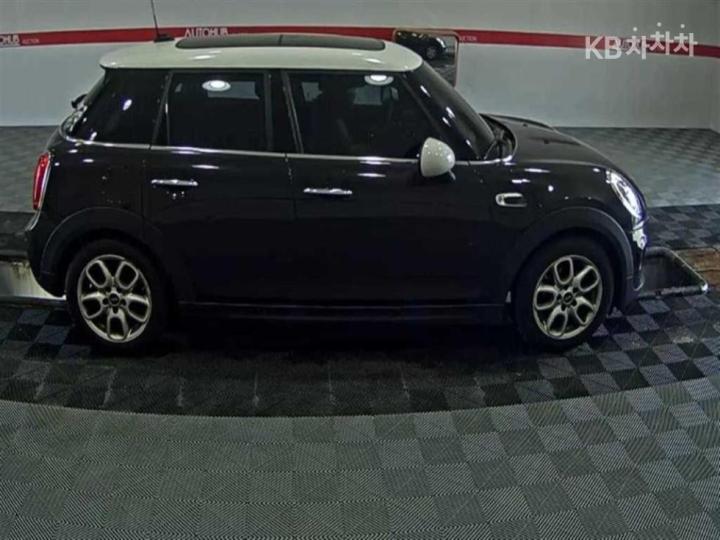 Mini Cooper 5 Duo 1.5 High Trim 4