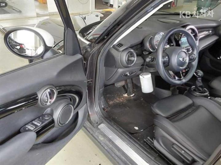 Mini Cooper 5 Duo 1.5 High Trim 8